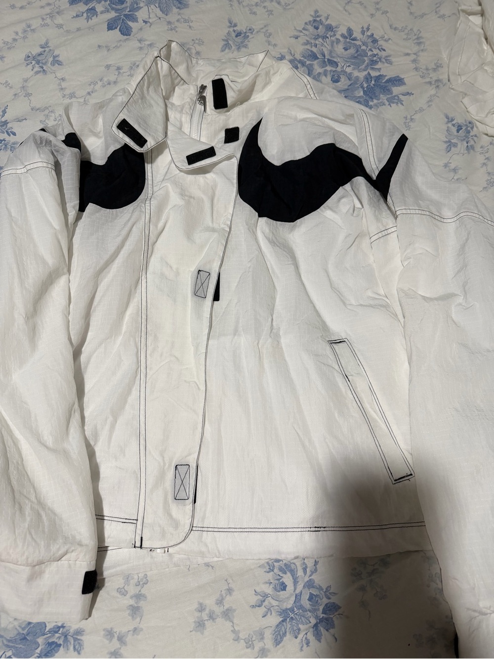 Nike White Windbreaker Jacket with Black Contrast